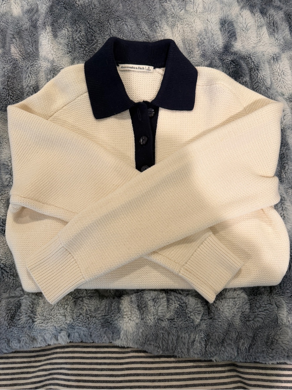 Abercrombie & Fitch Cream Crewneck Polo Sweater with Navy Collar